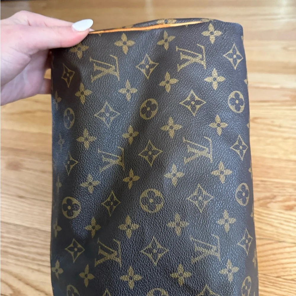 AUTHENTIC LOUIS VUITTON LV Monogram Speedy 30